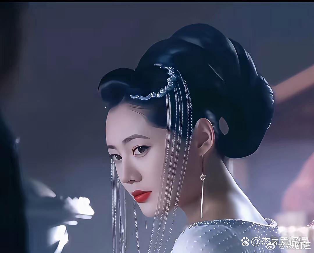 明明胡静已经很漂亮了，可是女二秋瓷炫一出场还是被惊艳到了，你觉得她们谁更漂亮？ 