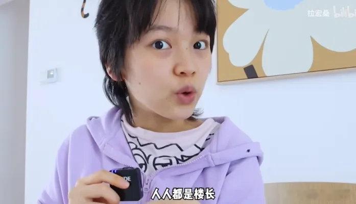 拉宏桑在毕业典礼拍到了人生照片没想到毕业典礼拍出一张搞笑名照，观感幽默又独特，抛