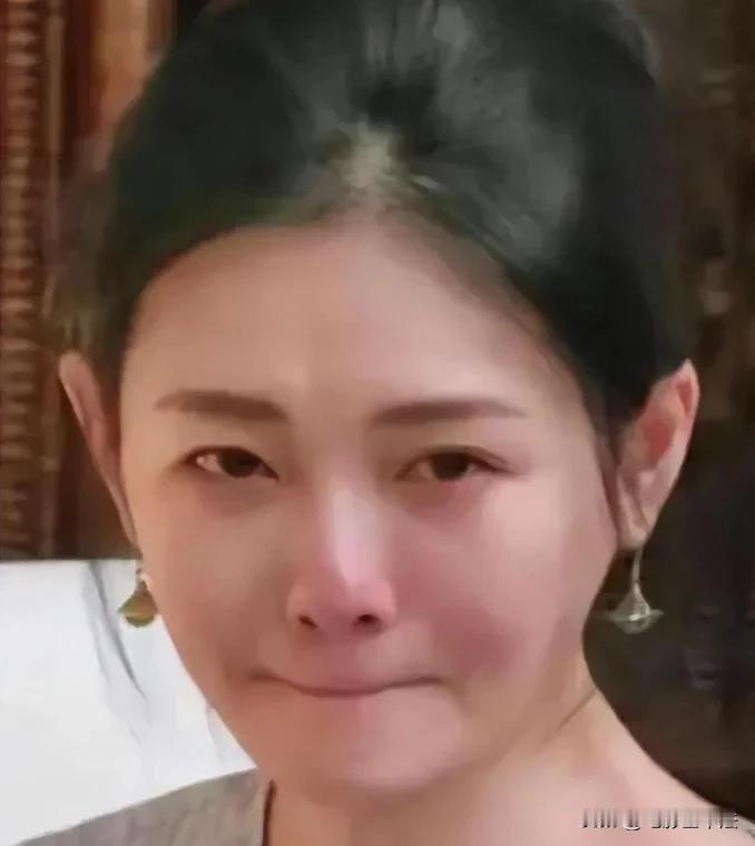 现在大S非常尴尬，不但失去了前夫这单一经济来源，精神状态也不允许出去工作，还要倒