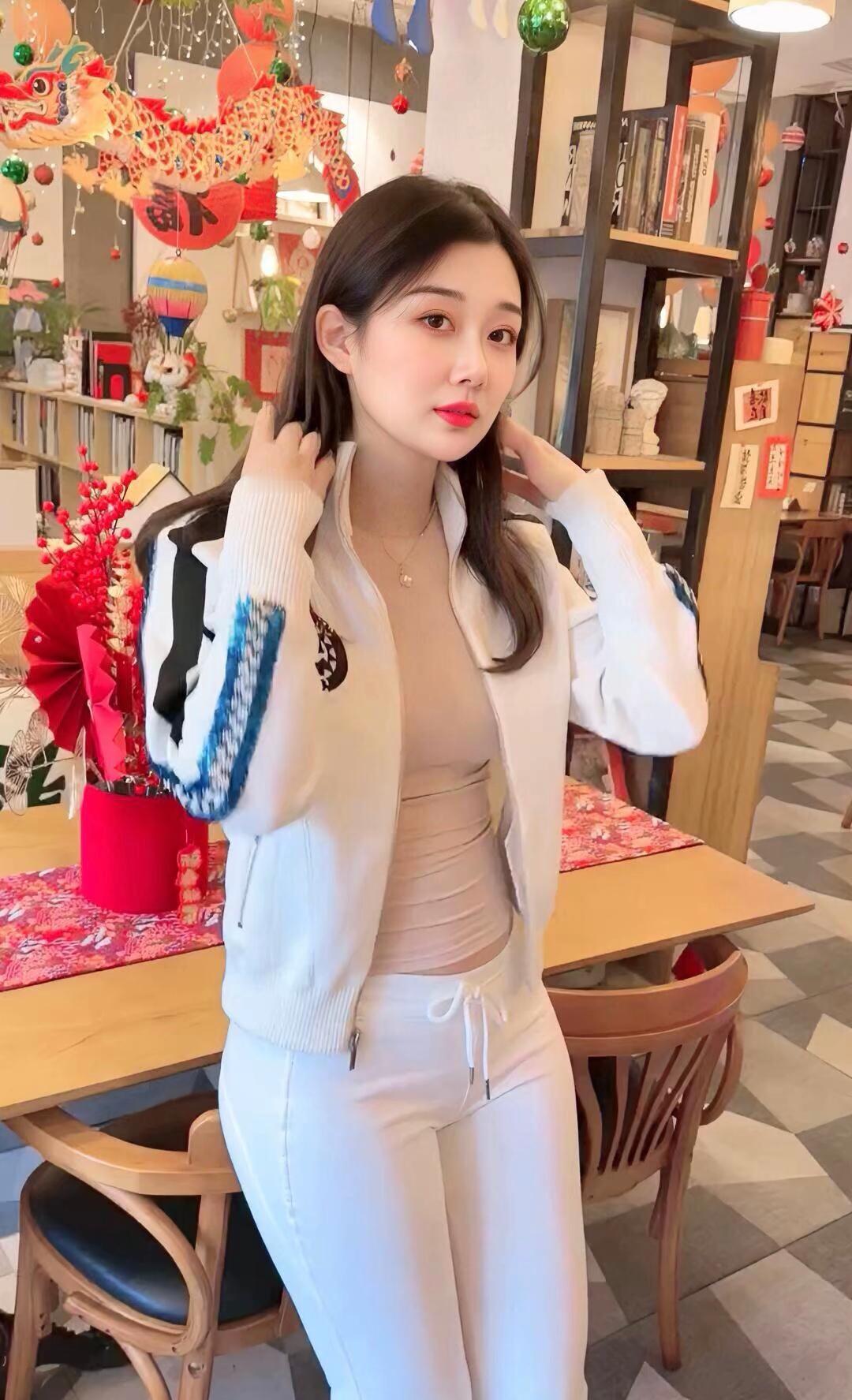冬日穿搭指南🌟温暖毛衣+休闲裤，轻松出街！