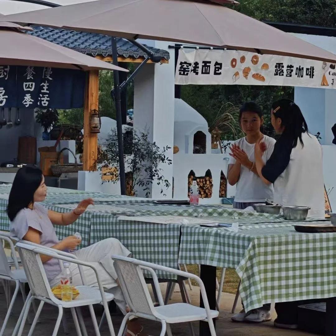 山野里的面包香，治愈力满分

星空呈阳新推出的土窑现烤面包🍞

采用传统土窑工