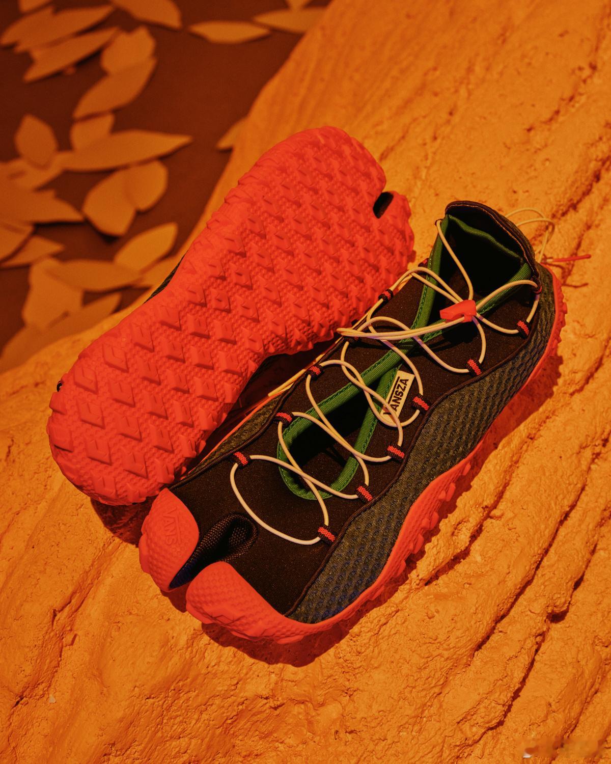 Vans 携手品牌创意总监、R&B 歌手 SZA，正式推出全新 VANSZA 联