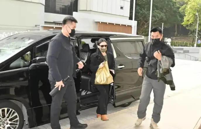 所以说漂亮的人真的不要随随便便进娱乐圈，除非有人给你保驾护航，而且有些人从小进了