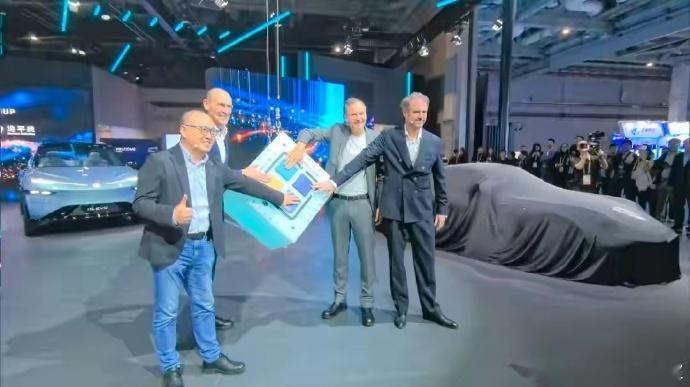 【大众宣布自研SoC芯片：未来3至5年量产交付】11月5日消息，在第八届进博会开