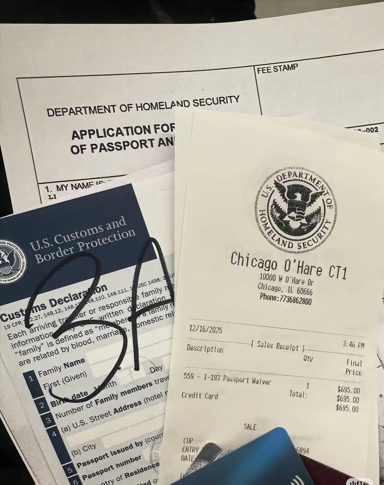 最近在芝加哥机场发生一个真实案例：一位绿卡持有者真实案例：一位绿卡持有者，因为长