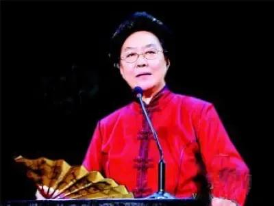王铎：连丽如说：“不是北京人，就说不了评书！”
有一次，北京电视台采访连丽如。问