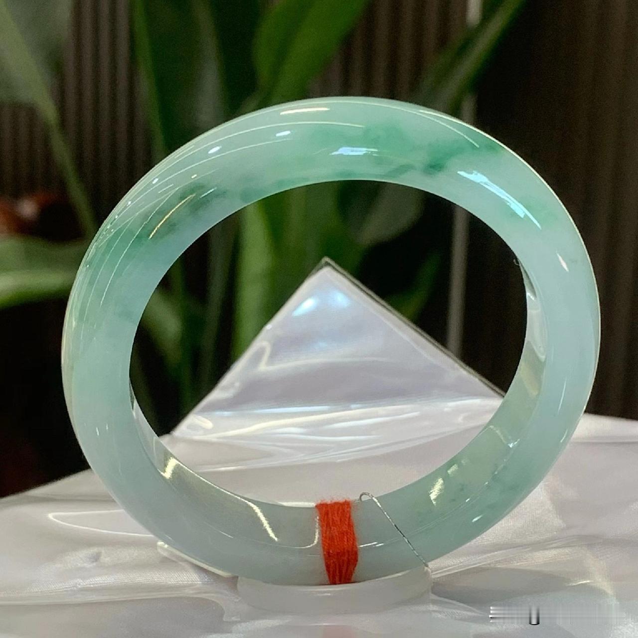 【不必等谁来赠我流光溢彩，我自己便是那一抹绿最惊艳的颜色】
把这份历经千锤百炼的
