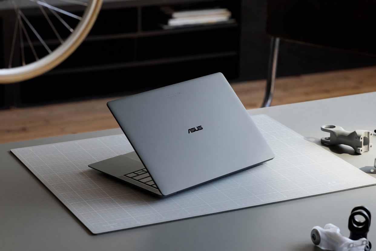 华硕发布Googlebook 14笔记本 搭酷睿Ultra 5
 IT时代网9月
