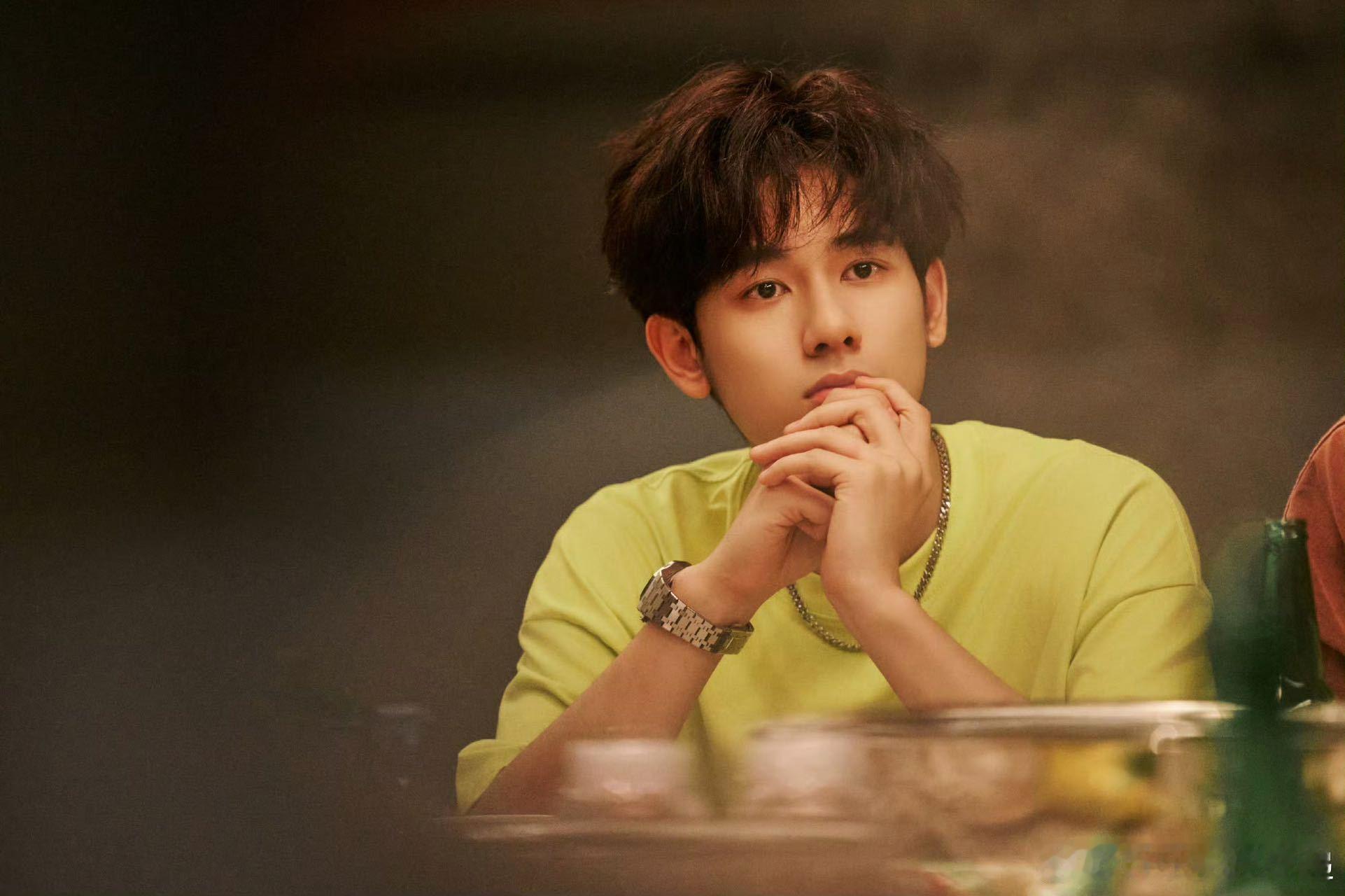 胡先煦曾回应AI对演员的冲击胡先煦说告诉观众我能比AI做的好清醒认知行业变革，自