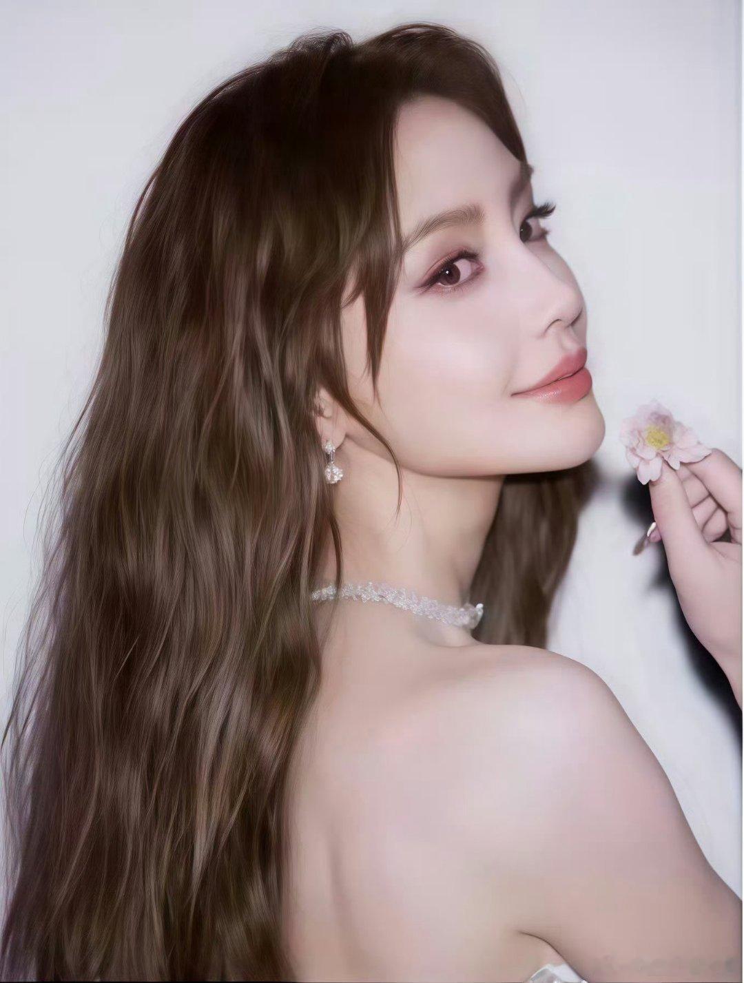 angelababy uimo首位全球品牌代言人杨颖 “再多的流言蜚语也不能阻止
