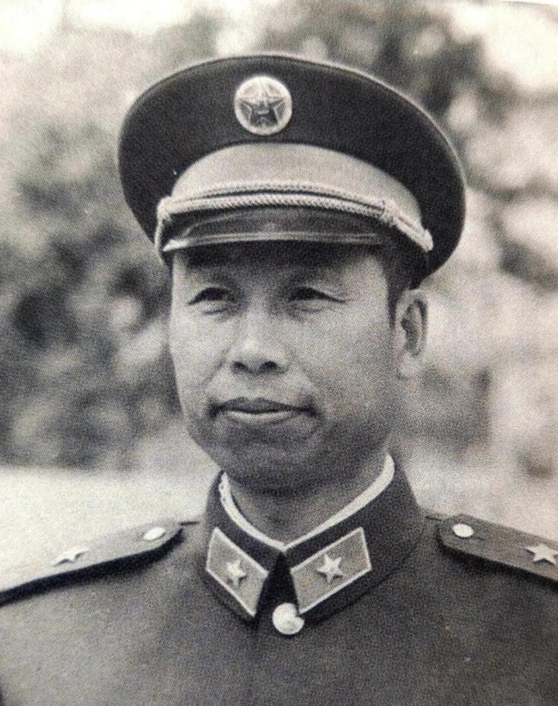 1984年9月，昆明军区会议室。刘玉尊站起来，把一盘磁带塞进录音机。沙沙声后，突