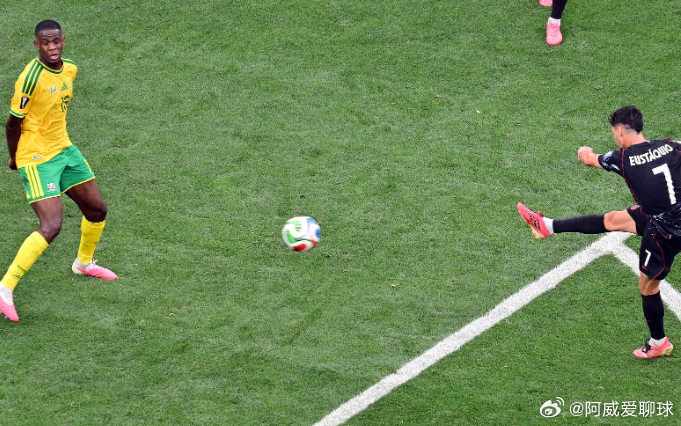 6月29日讯 加拿大在本场世界杯32强战1-0绝杀南非，成功挺进16强。数据统计