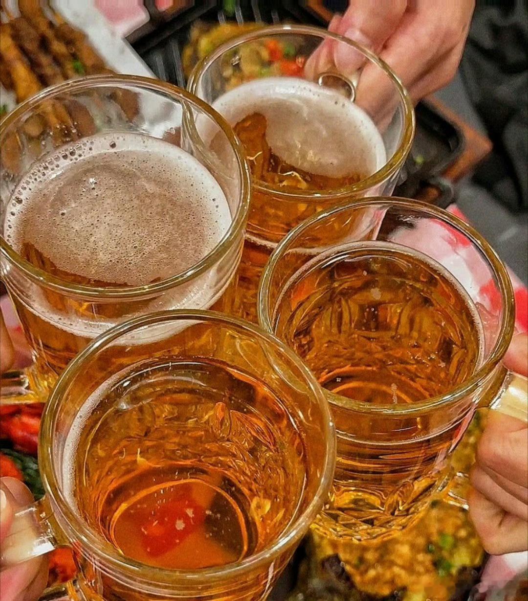 决赛球迷冰啤零食买出年夜饭规格世界杯决赛前的球迷belike独居球迷也置办了一大