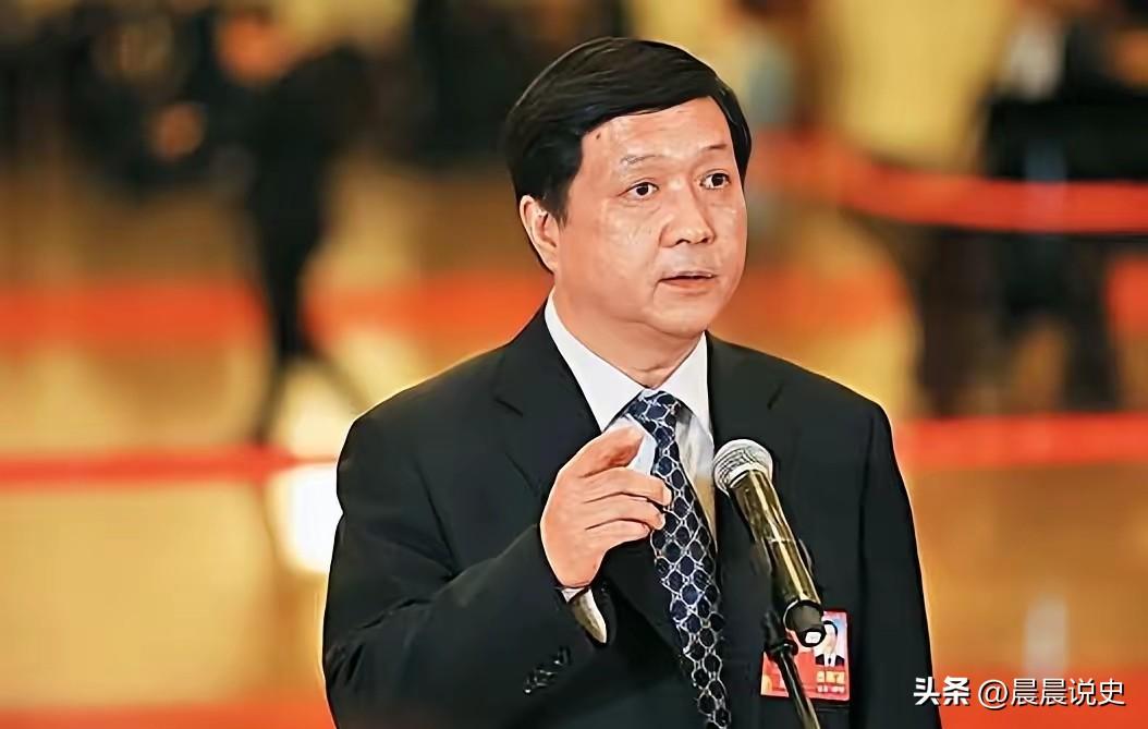 杨伟院士简历被撤：歼-20总师的“消失”，藏着中国科研反腐的雷霆决心
 
就在这