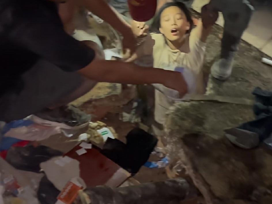 今天刷到这段视频，看得我都快要哭了，心里堵得难受！这事发生在委内瑞拉，就在今年6