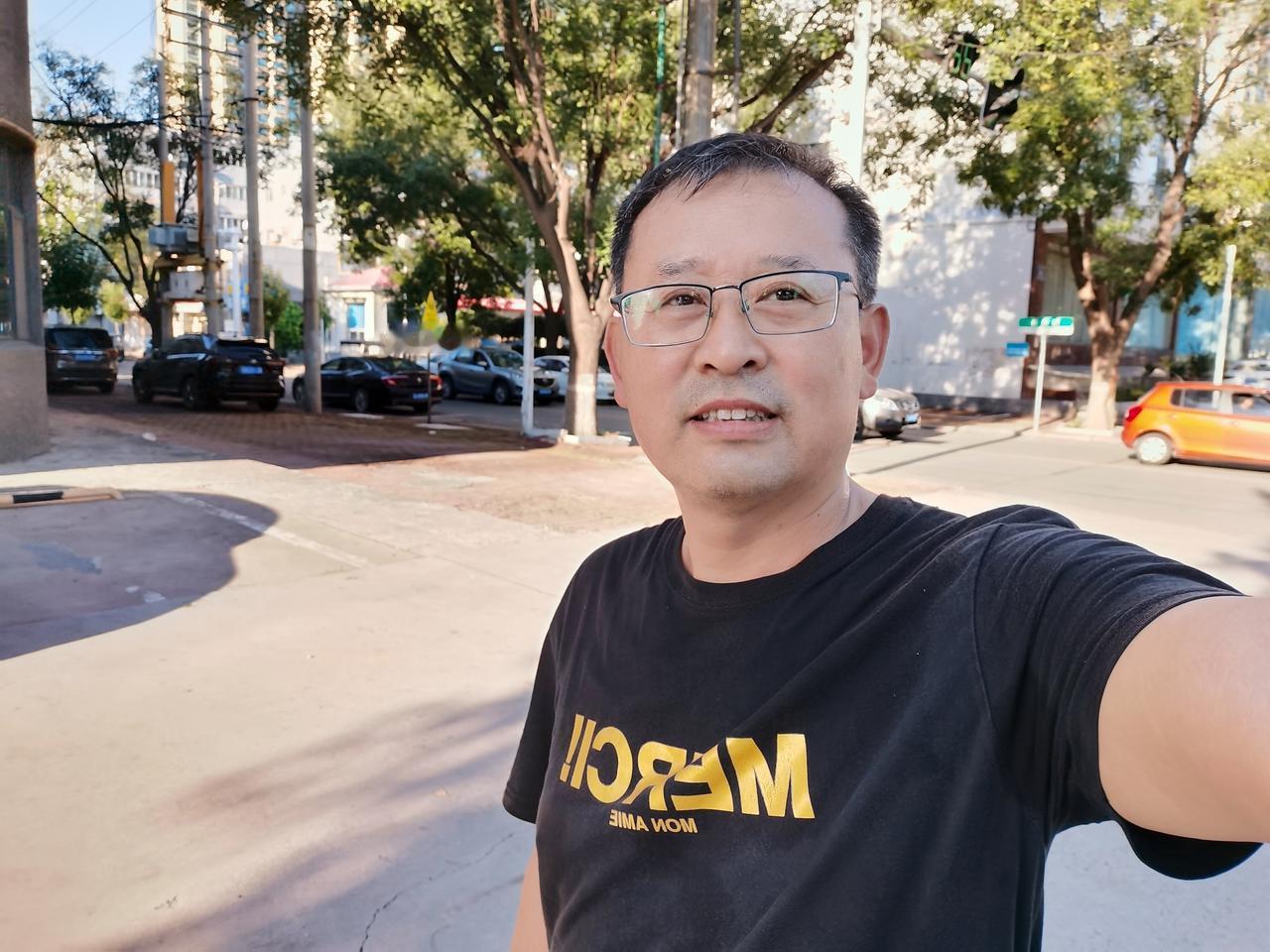 别拿伟人吸烟来举例，要看清时代局限
 
有人拿伟人吸烟来当挡箭牌，意思说，连他们