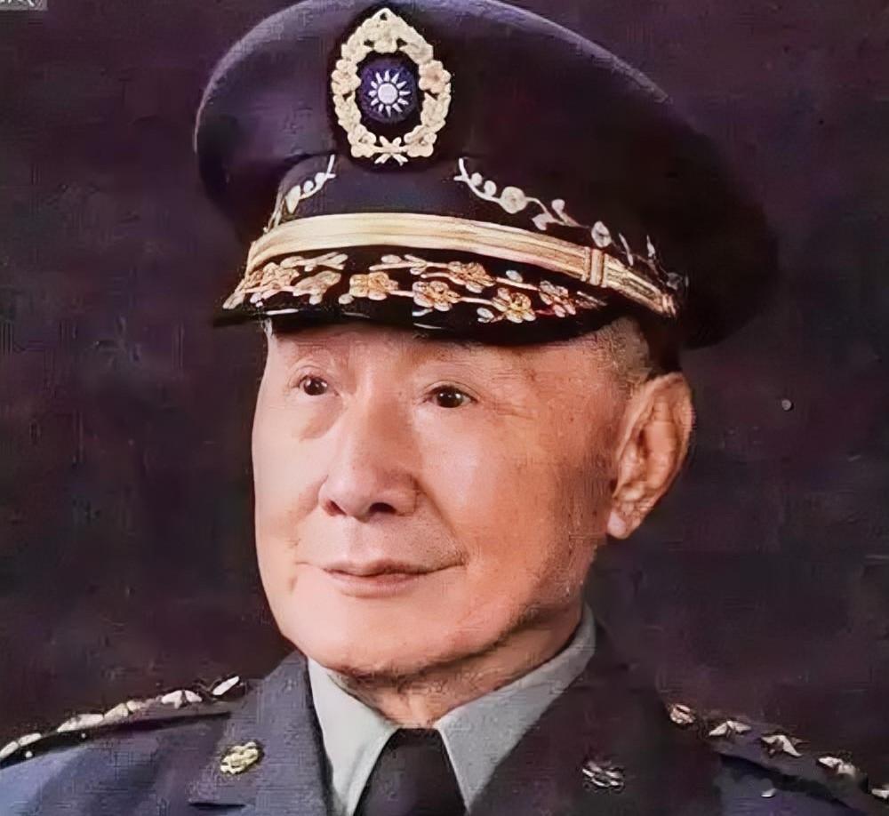 军统抓了何应钦的副官，何应钦怒斥戴笠：你连给我站岗的资格都没有！
 
抗战时期，