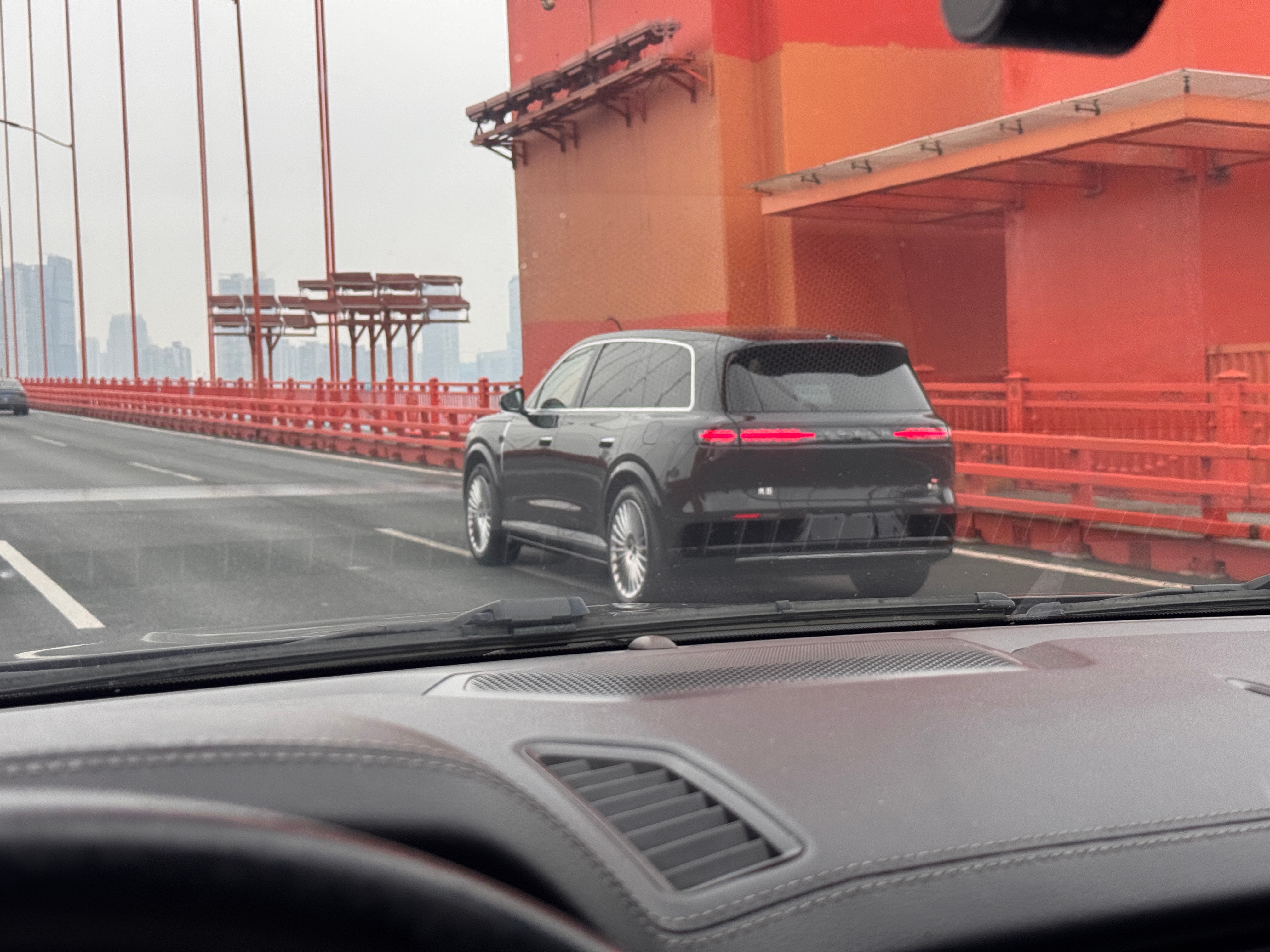 岚图泰山，了解一下华系最霸气SUV旗舰 