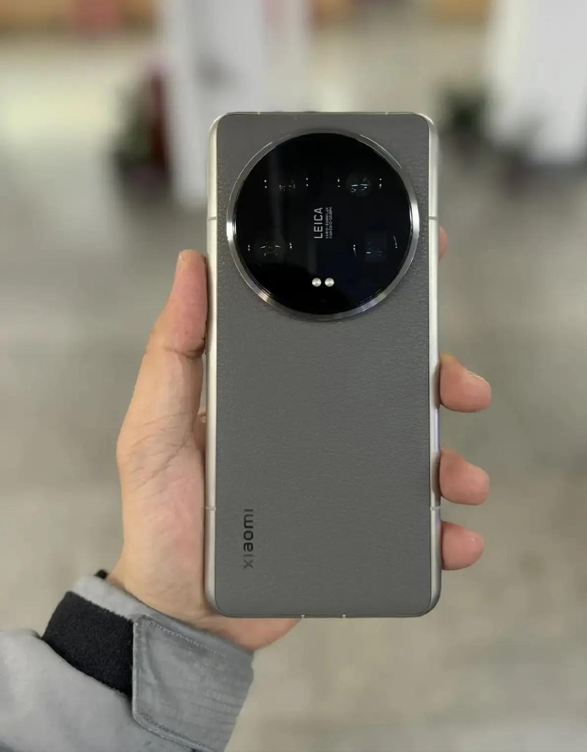 小米14 Ultra钛金属特别版这款手机，我一上手就感受到了它的不同凡响。特别是