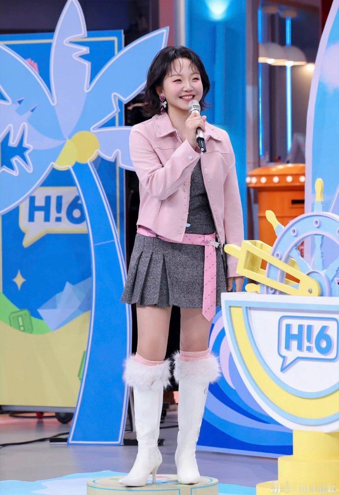 李嘉琦李嘉琦李雪琴你俩咋这么瘦了你好星期六李嘉琦李雪琴合体营业，瘦了之后颜值和状