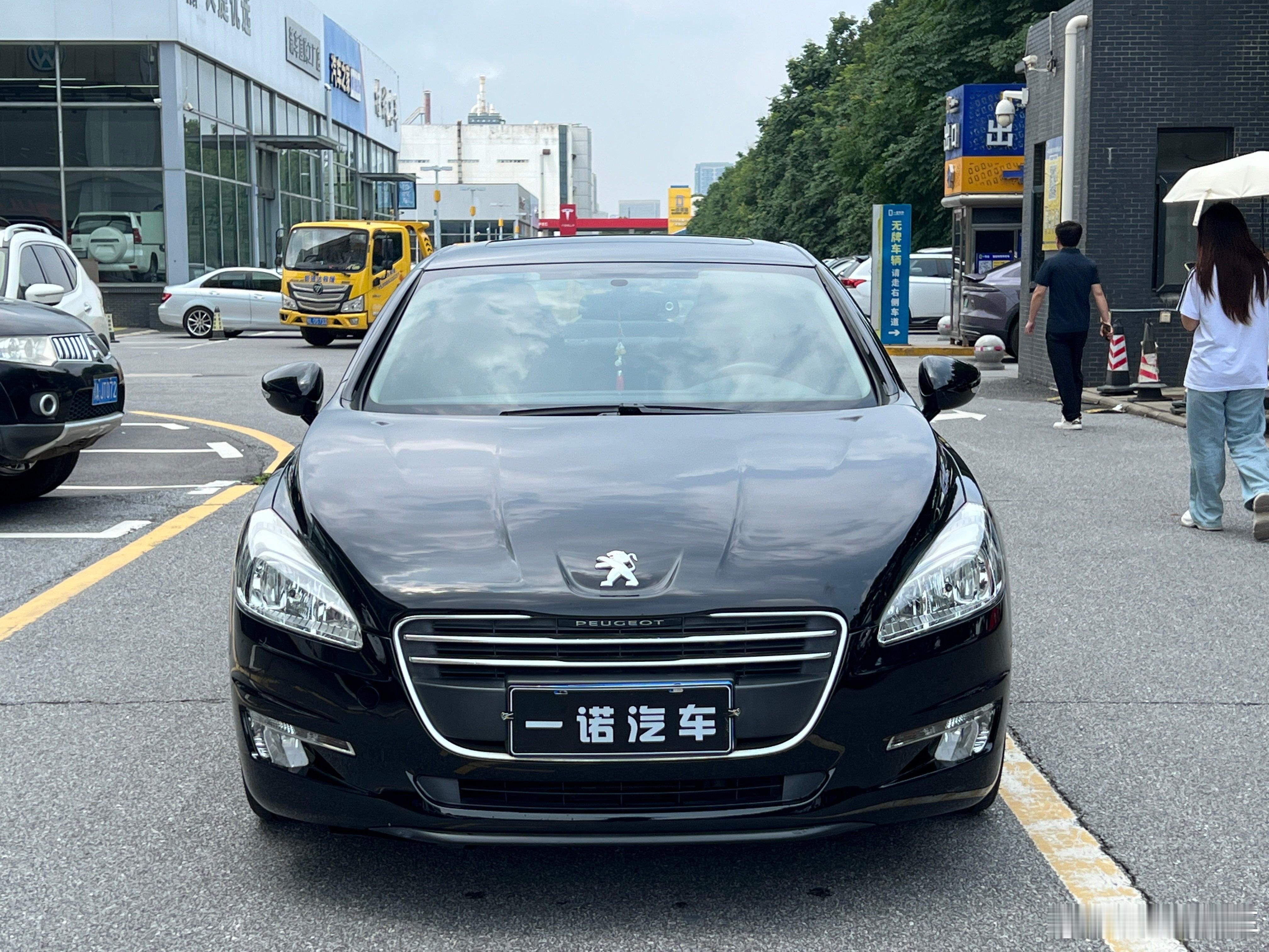 这种里程数的508越来越少啦 14年上牌2.0自动经典版标致508 个人一手车 