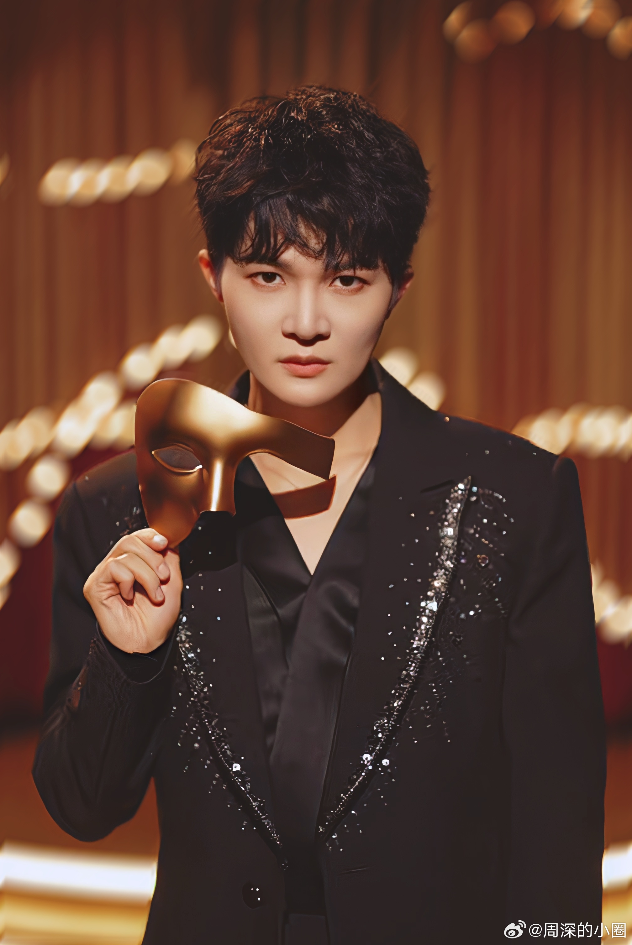 周深 周深金辉魅影大片 [音乐]周深物料这么活人感的吗   【圈和米米说下午好】