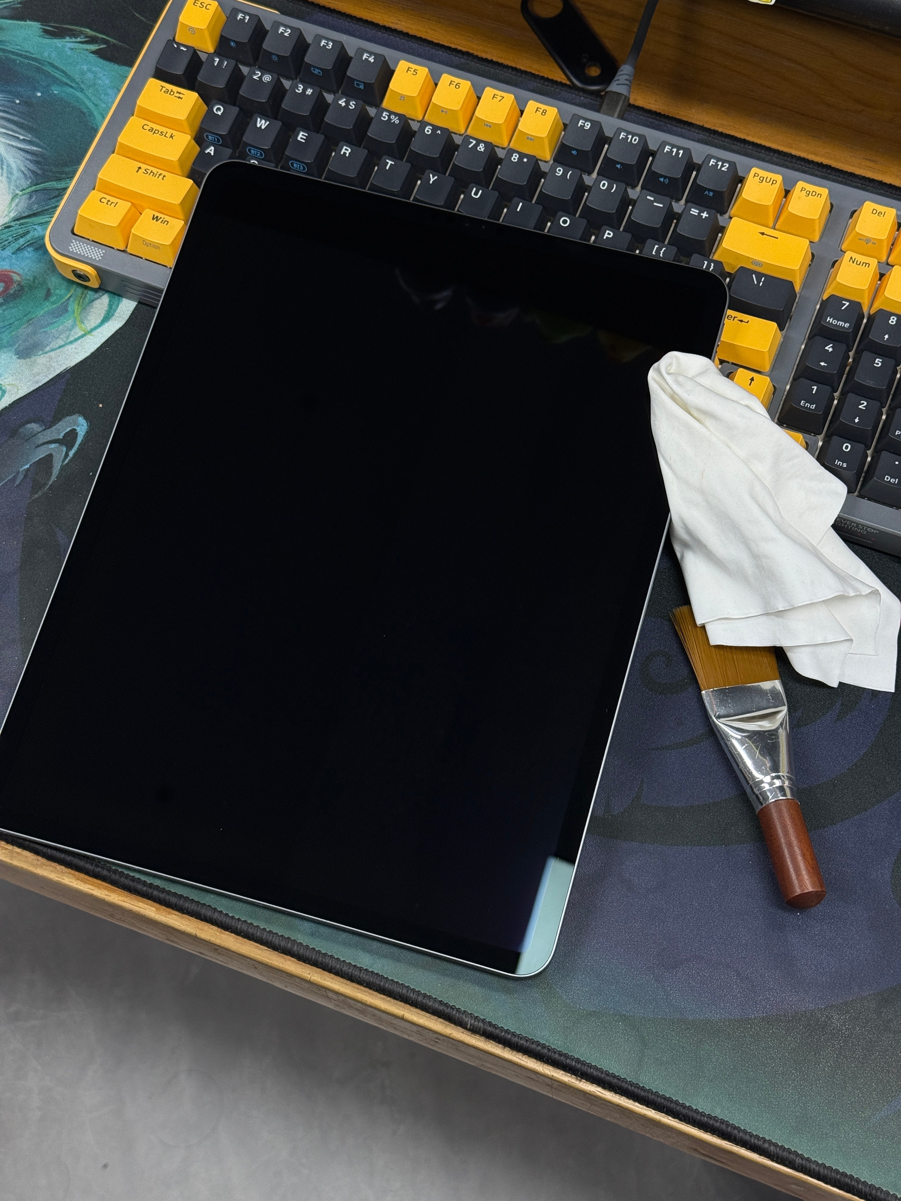 不知道现在的 iPadPro AR 涂层是不是变得好擦一点，我这个iPad Pr