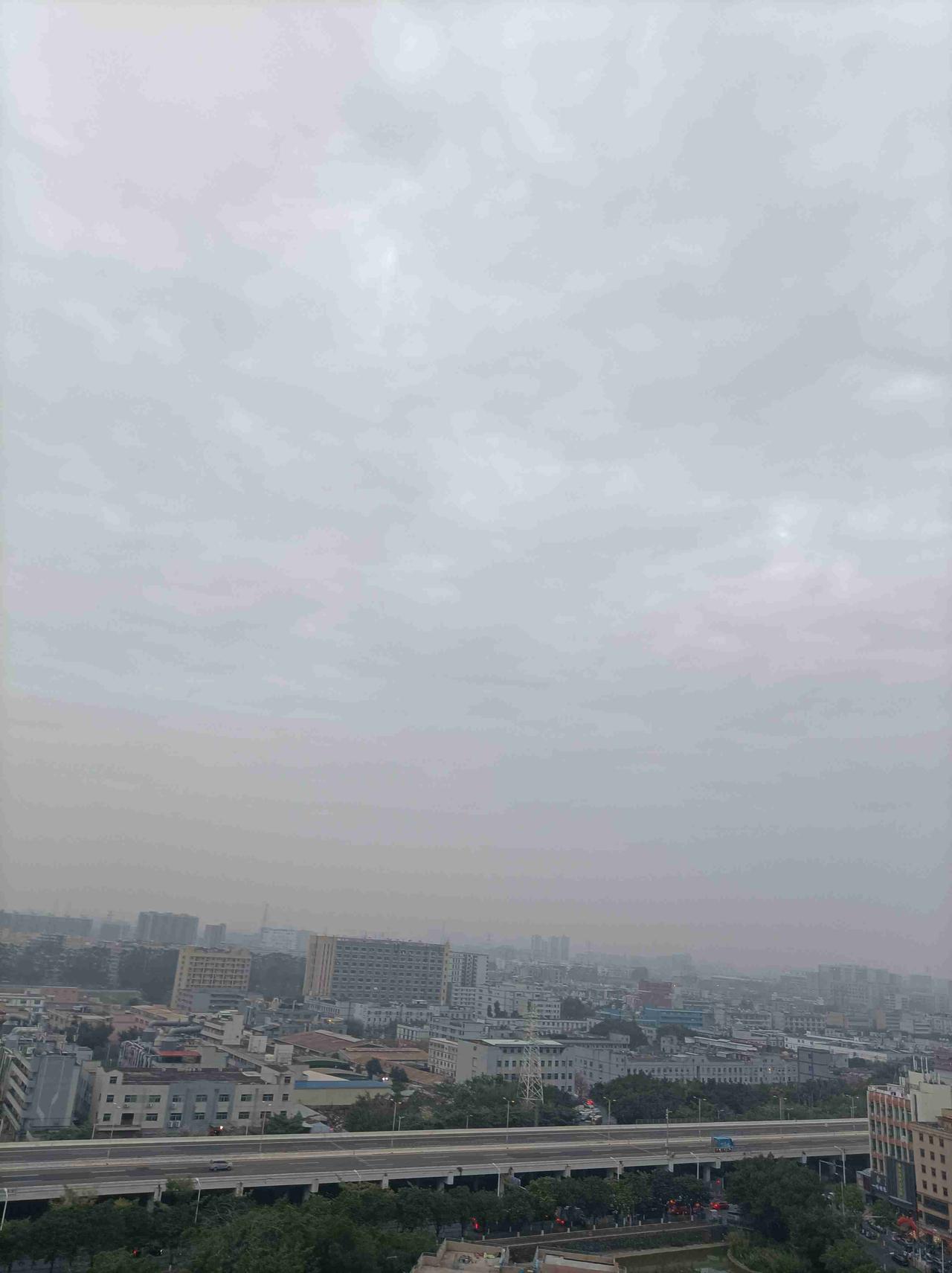 我的今日状态：😁轻松愉快
我这里的天气：🌤️多云:深圳今日雾转多云，气温17