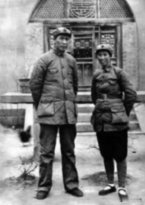 贺子珍晚年曾回忆：“长征还没开打，毛泽东的军事天赋早就压不住了”！

熟悉党史的