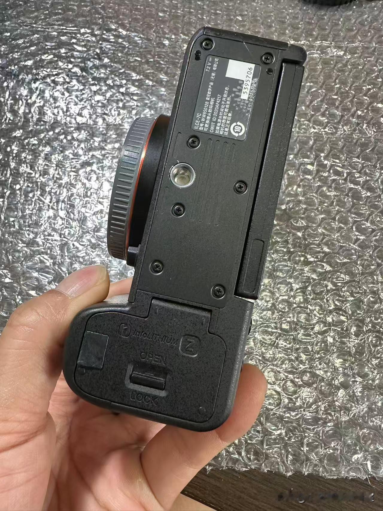 “A7C 的按键布局采用的是索尼标准的 MSAP+AUTO+三种自定义的拍摄模式