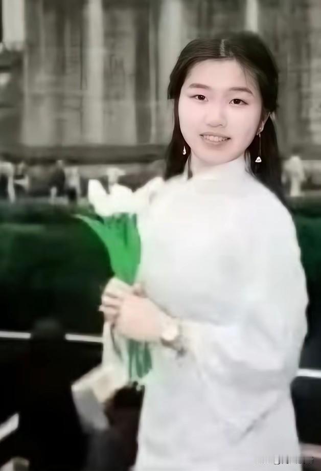 从深圳中学​走出的湘雅研究​生孙馨​钰，谁也想不到，他最终会遗憾离世。

那个曾