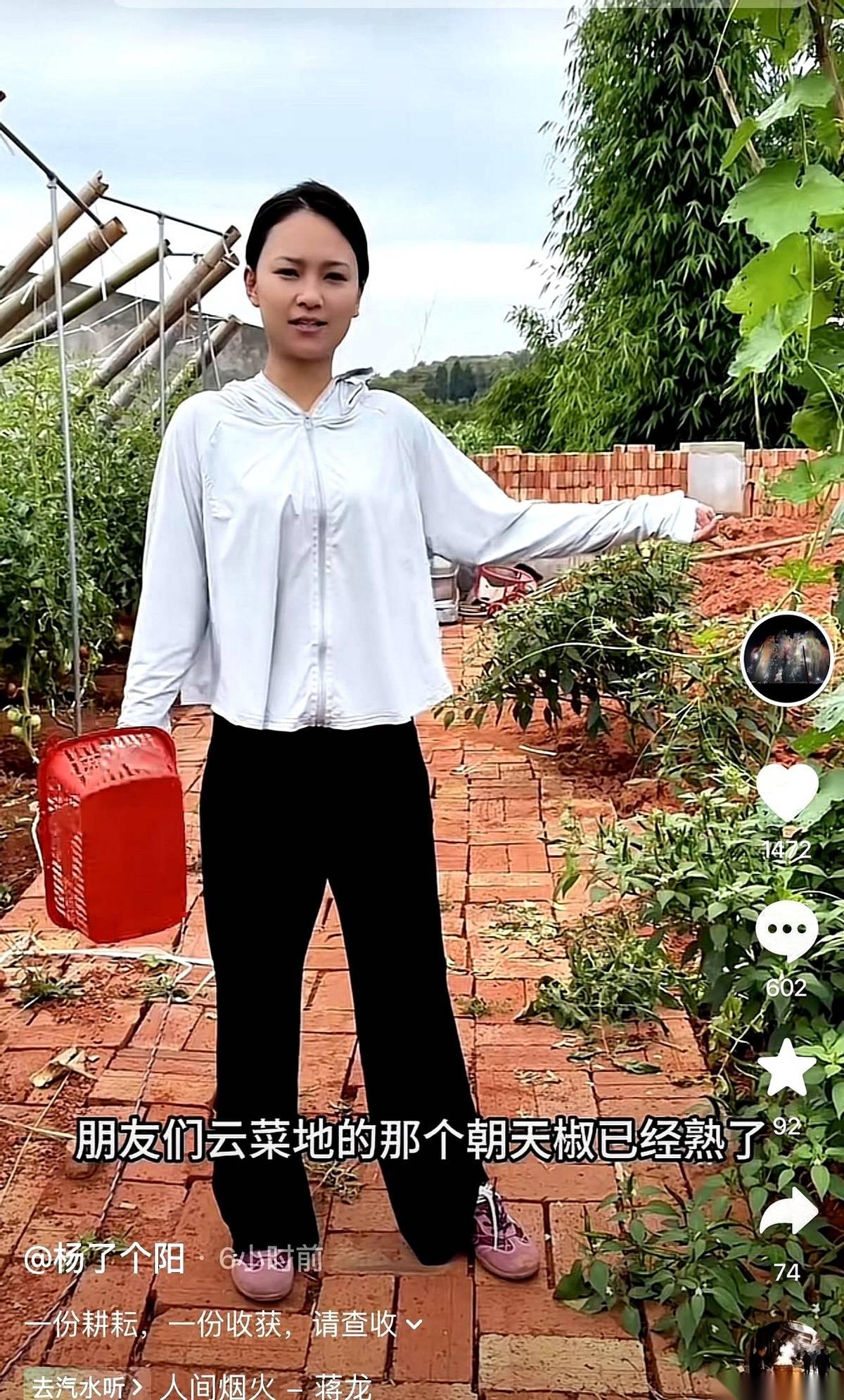 看了吴晓慧儿最近的几条短视频更新，你不得不承认，这算盘打得确实精。
她完全不跟恶