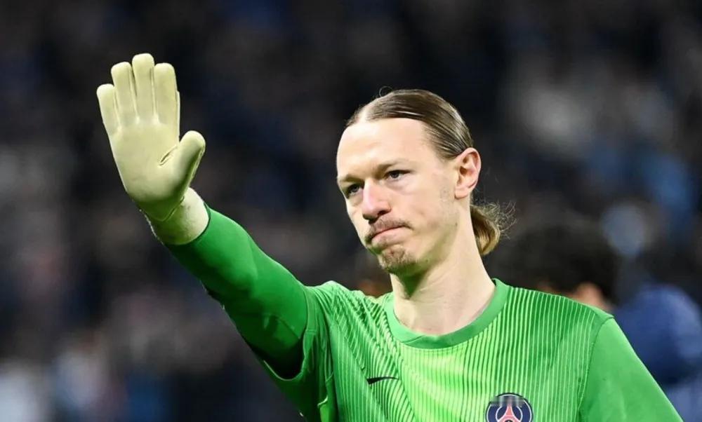 门将轮换制不可取，这个位置不同于其他位置，之前巴黎引进萨福诺夫，恩里克就表示多纳