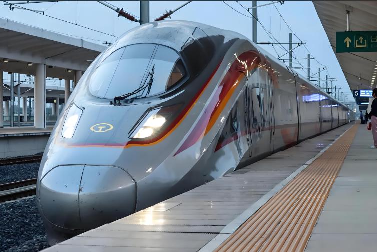 西方为啥愿意把高铁技术卖给中国？不是他们“善”，而是被中国市场“逼”的！
 
2
