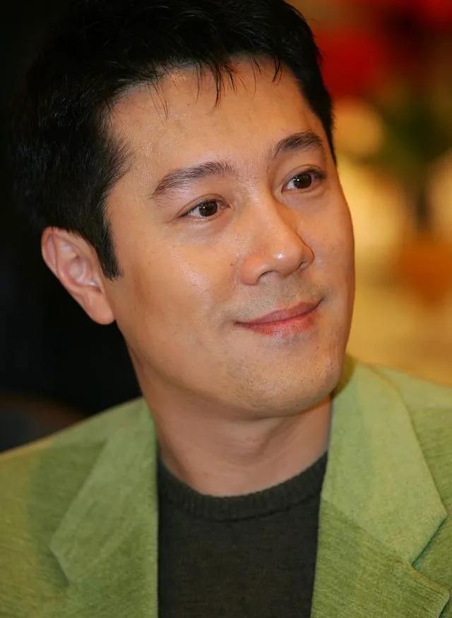 送出365个祝福的蔡国庆。
据悉，中央人民广播电台的早期少儿节目《小喇叭》的台标