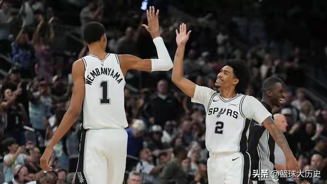 文班这个天外来客就不说了，说说一年级新生哈珀，第1年打NBA，就是球队的顶梁柱，