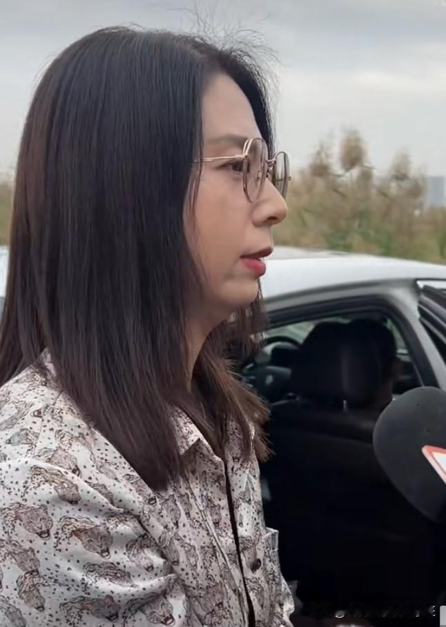 学识、见识、胆识是崔丽丽告赢侵犯者的底气。
学识让她三观正，面对领导的侵犯，坚决