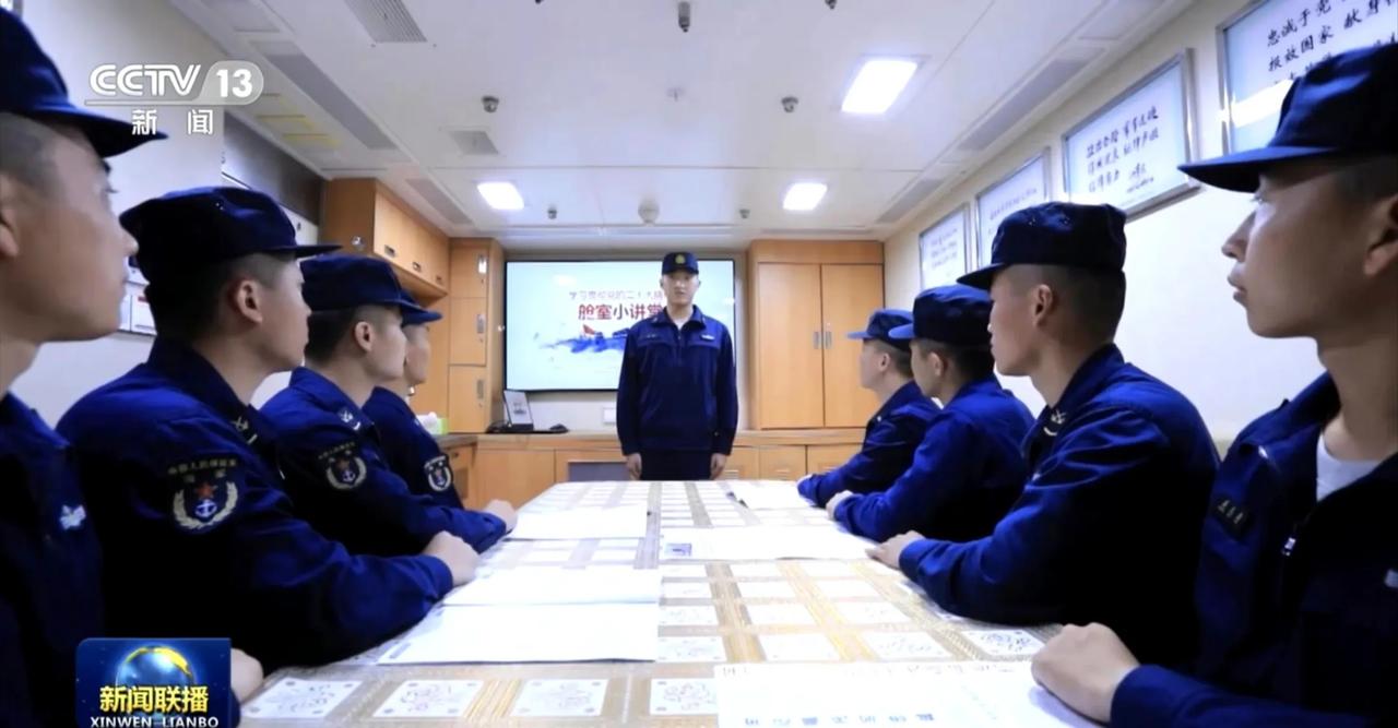 094核潜艇内部照片首次曝光，餐厅和作战会议室看起来比想象中要宽敞许多，也非常整