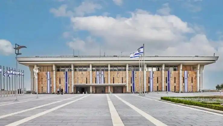 3月30号以色列议会进行了一场关键性投票，最终以62票赞成、48票反对的结果，敲