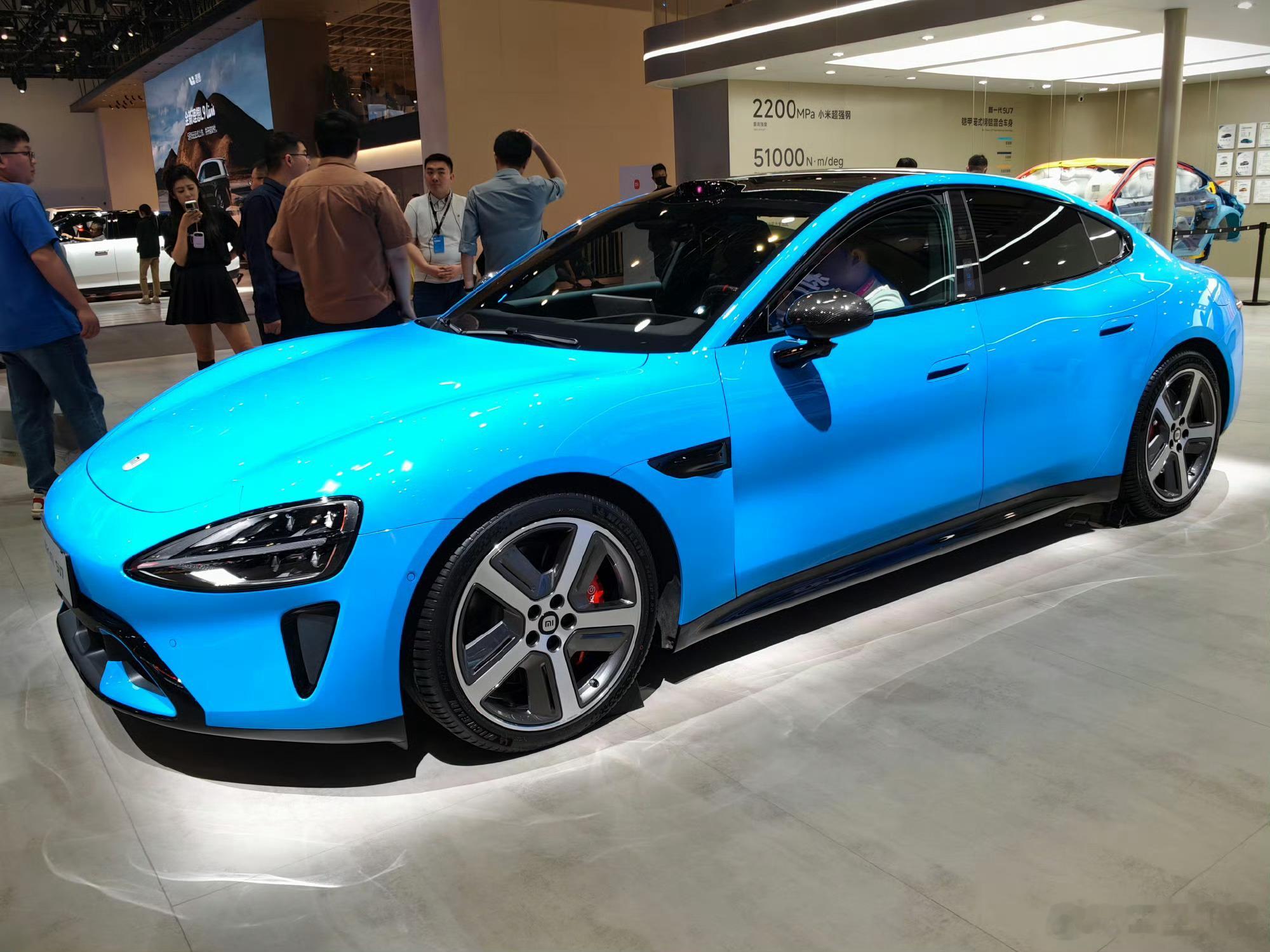 2026北京车展要说热闹还得是小米展台，现场展出了Vision GT实车和SU7