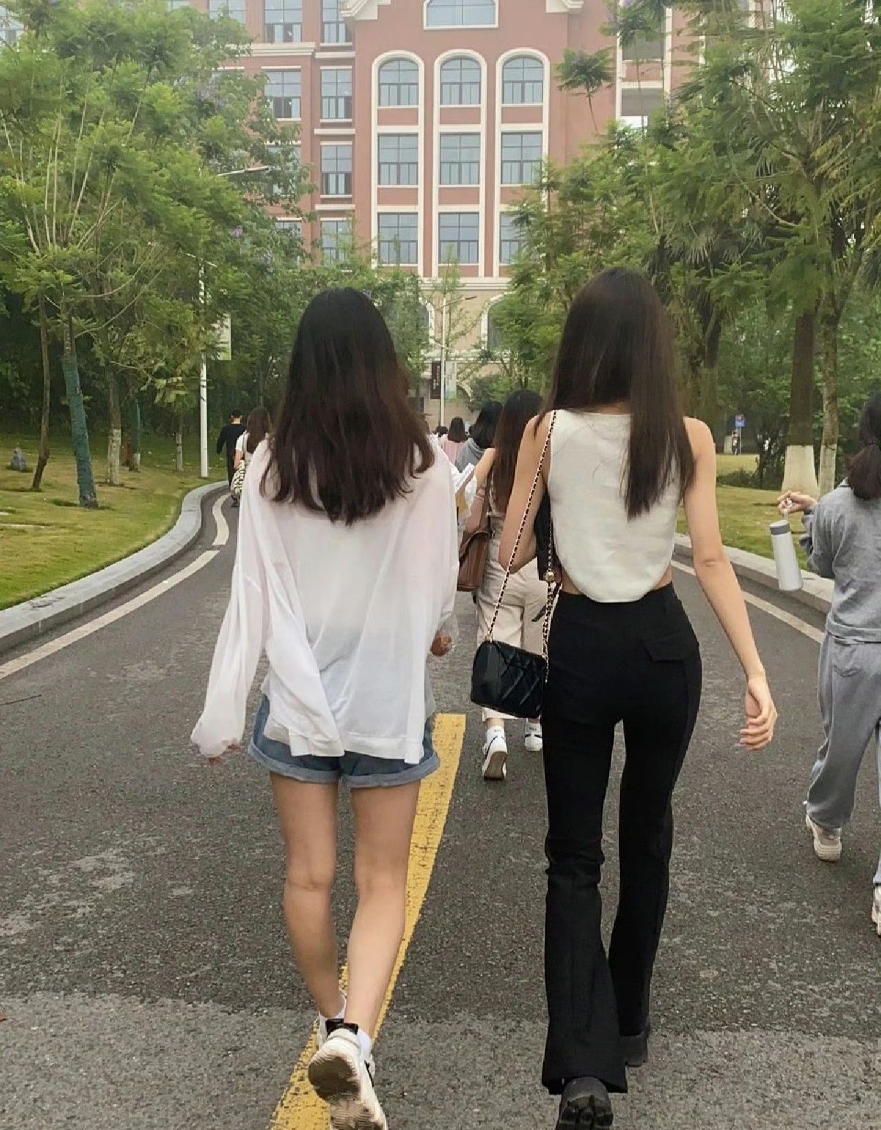大家是上了大学就会打扮的很漂亮吗？ 