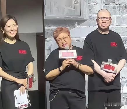 冯小刚九年前骂垃圾观众太多，如今2亿大片求观众给面子，韩红站台喊2000万北京人