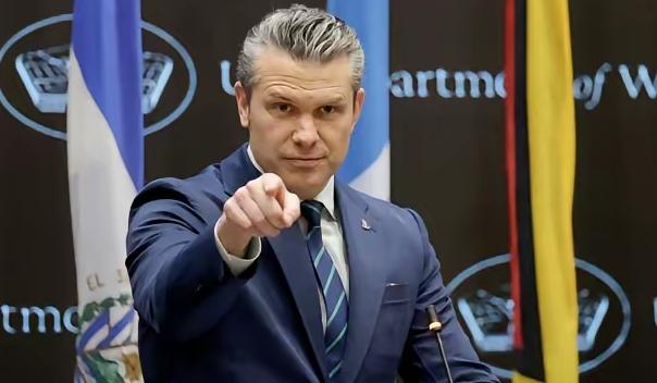 美军这回真是出了大新闻，据美国匿名官员爆料，国防部长赫格塞思直接绕开所有规矩，把