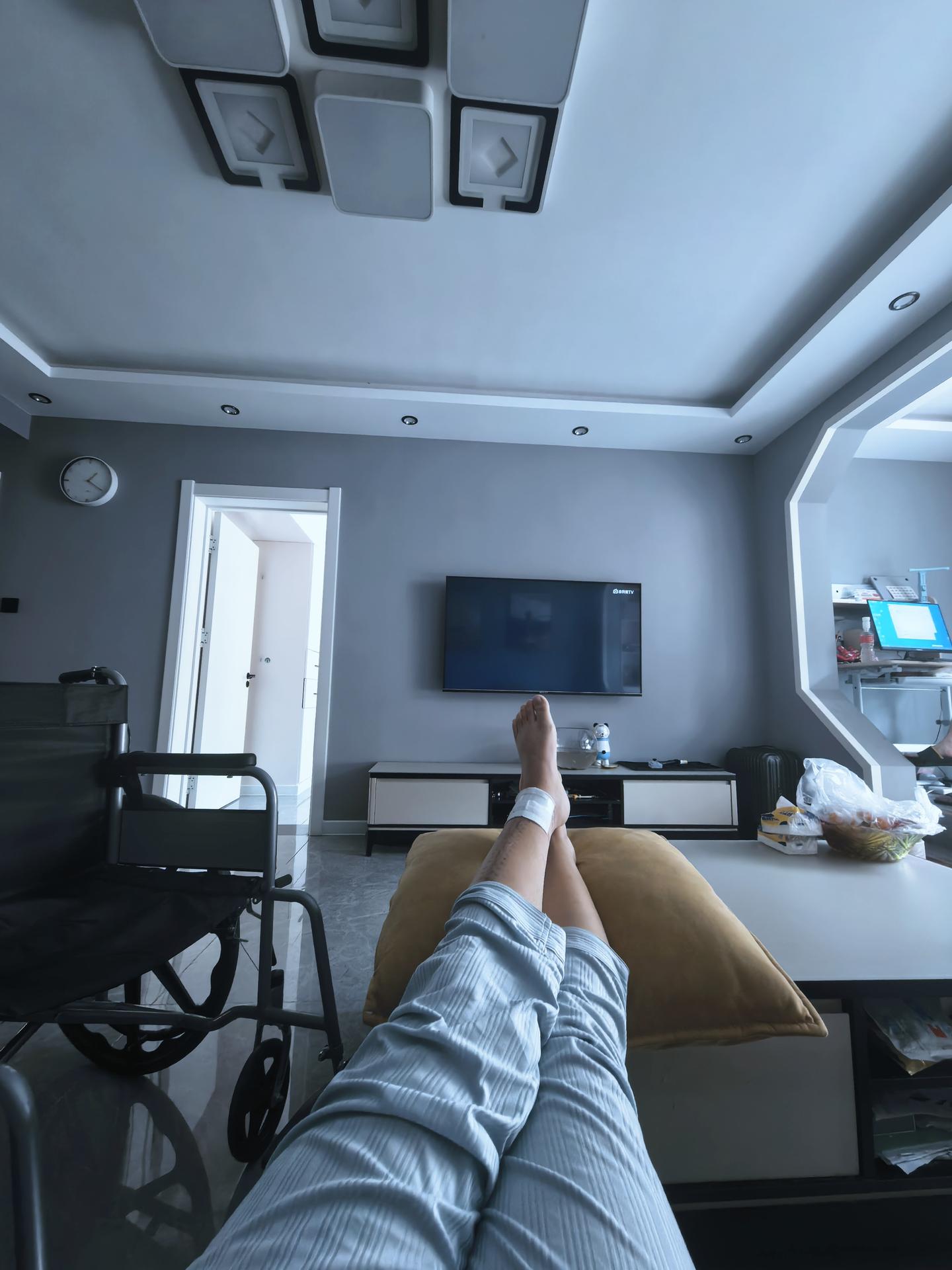 等我腿好了，我也胡诌。25天双拐30天单拐。40脱拐。🤨