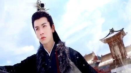 “粉底液将军”和“硬汉霸王”，放一起简直是降维打击！

最近张凌赫的《逐玉》大火