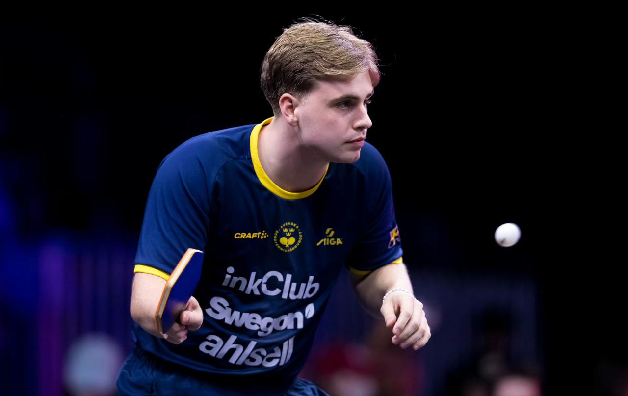 莫雷加德🇸🇪果然领先了[吃瓜群众]，
前三局莫雷加德🇸🇪11-4，8-1