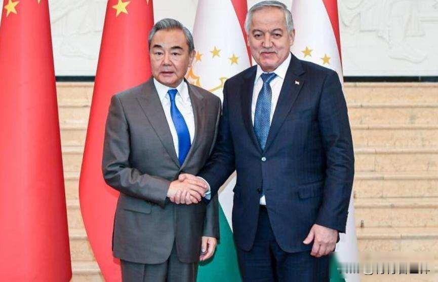 近日中国在黄海和渤海开展了一系列军事演习，从11月23号下午4点开始，大连海事部