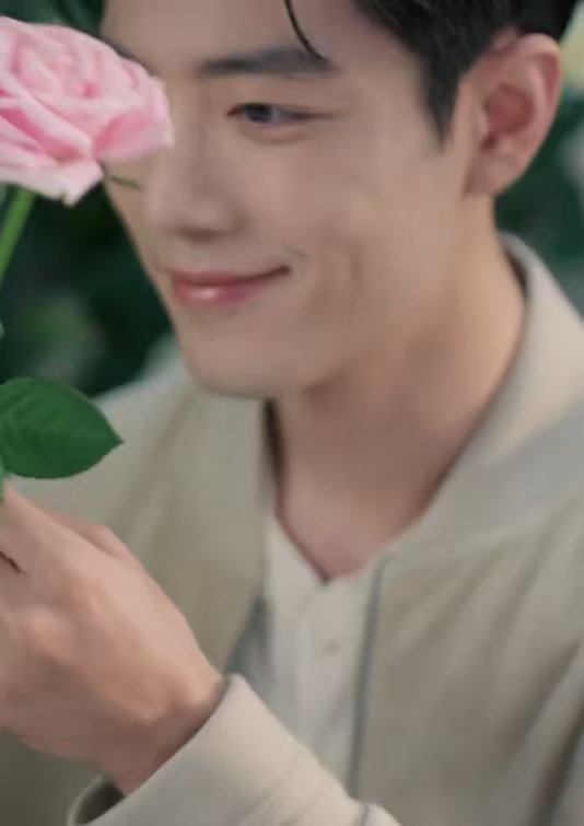 肖战重忆玫瑰绮梦肖战自由如诗优雅似梦 肖战重忆玫瑰绮梦，肖战自由如诗，优雅似梦，