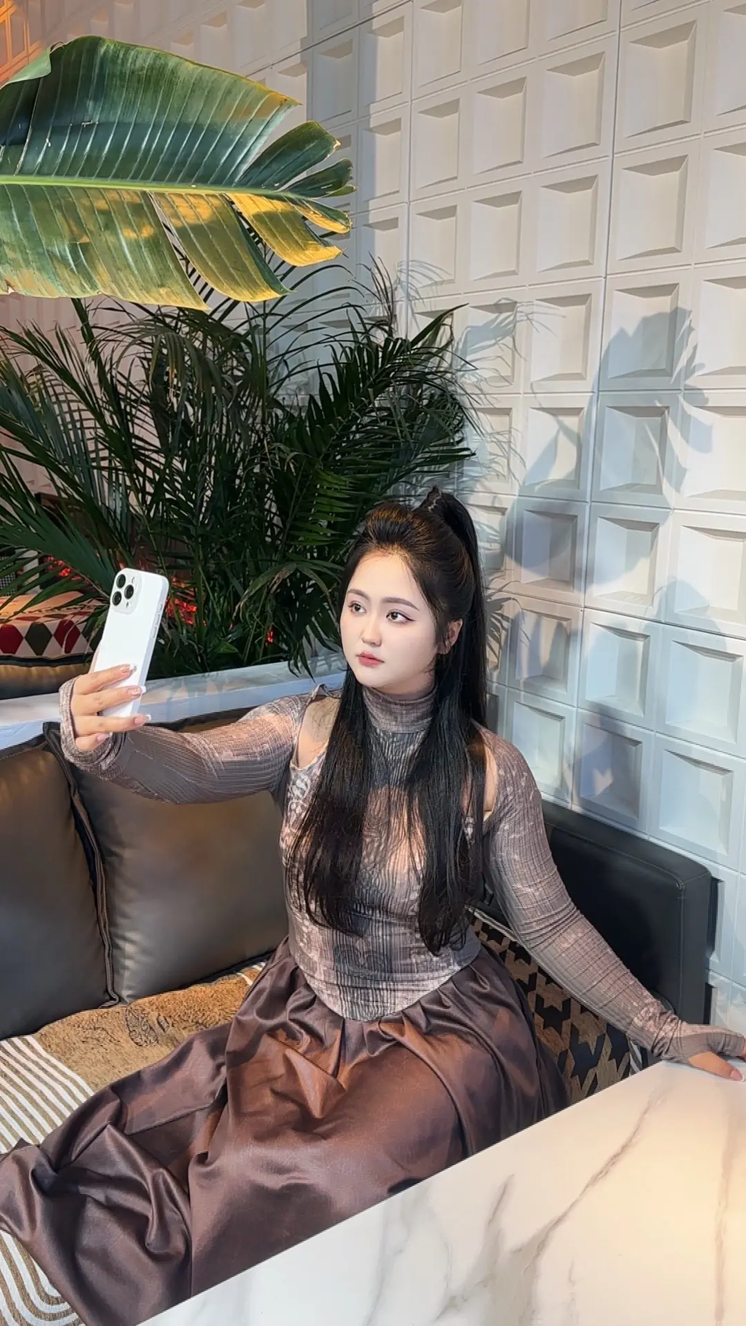 在丽江。不必为轻松的日子感到愧疚，人生本无意义……