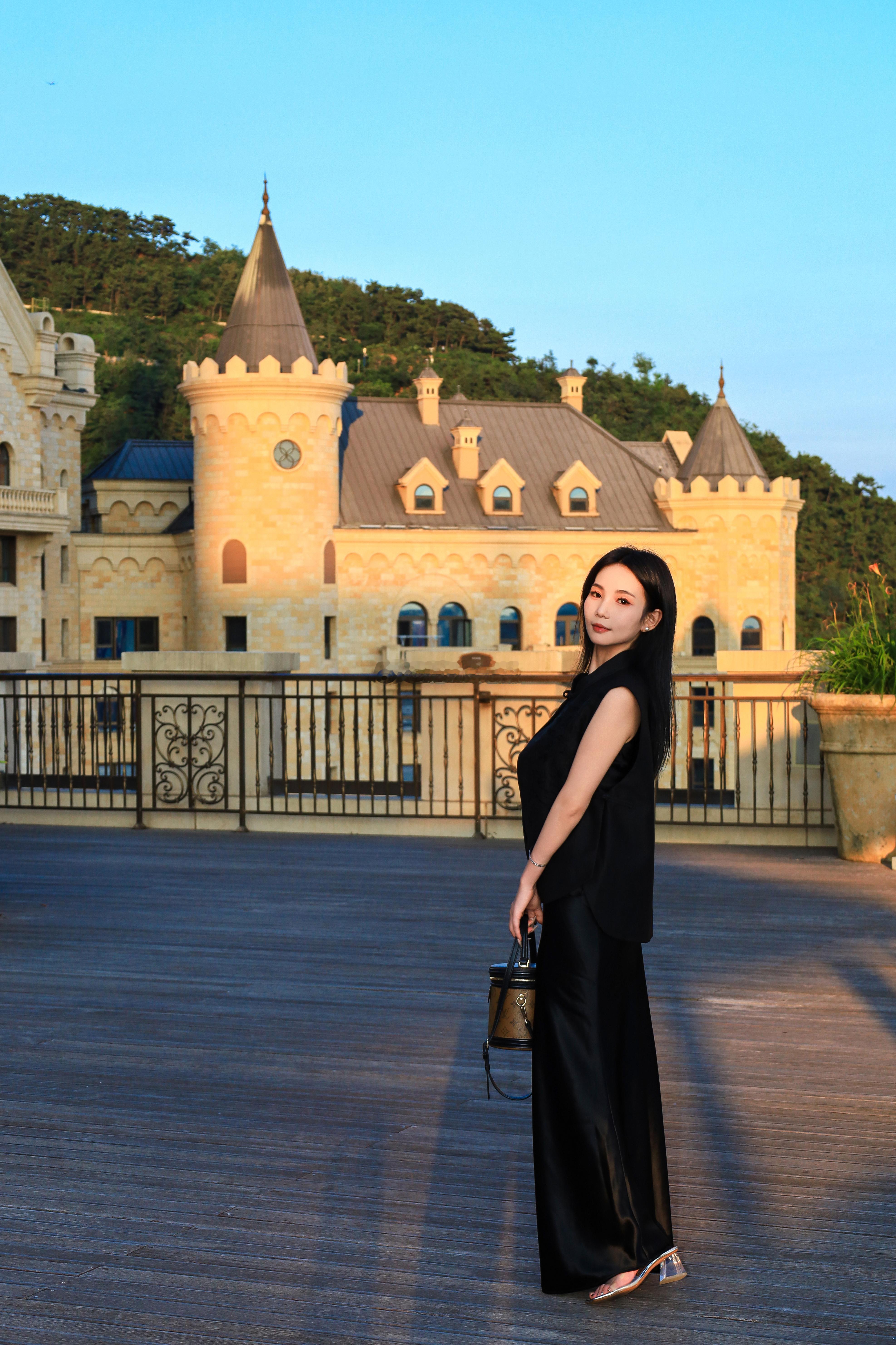 城堡酒店天台拍照📸大连约拍[超话]大连旅行跟拍大连摄影师 ​​​